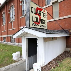 5th Quarter Lounge outside